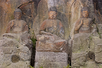 Premier ensemble Hoki des Bouddhas de pierre